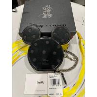 ราคา Used!! กระเป๋า Coach ใส่เหรียญ รุ่นลิมิเตต Disney x Coach (Mickey Mouse) แท้ % - สีดำ (29483287650)