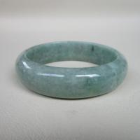 ราคา กำไลหยกพม่า jadeite type A ขนาดวงใน 58.1mm กว้าง 17.3mm ทรงกลมท้องแบน สวมใส่ได้ทุกเพศ (26955164864)