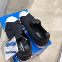 ราคา adidas slipon ของแท้ ซื้อมาจากญี่ปุ่น แท้100%มีทุกไซร์ สั่งได้ค่า สีดำสีขาว (1255893004)