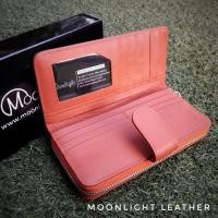 ราคา กระเป๋าสตางค์ผู้หญิงใบยาวสวย สีน้ำตาลอมส้ม เป็นหนังวัวแท้แสนนุ่ม ทนทาน โดนน้ำได้ไม่ลอกร่อน พร้อมกล่องแบรนด์แท้ Moonlight (933318784)