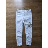 ราคา ZARA BASIC กางเกงยีนส์ขายาวสีขาวตกแต่งงานปักดอกไม้ช่วงขาเอวสูงซิปหน้าไซส์(06)เอว31สะโพก38ยาว34.5(งานมือสอง)4.9 (54551447209)