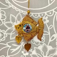 ราคา ปลาตะเพียนทองแขวนพร้อมรูปหลวงปู่ทวดและหลวงพ่อโต (หน้าหลัง) (6455200414)