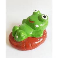 ราคา ตุ๊กตาสัตว์ เซรามิก รูปปั้นเซรามิค กบ นอนบนใบบัว ตุ๊กตากบ ประดับบ้าน ประดับสวน สีเขียว ขนาดเล็ก ยาว 10 ซม Frog Figurine (13322185992)