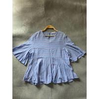 ราคา MANGO เสื้อสีฟ้าลายขาวแดงแขนระบายชายเสื้อระบายไซส์(8)อก41ยาว25.5(งานมือสอง)31 (40709436475)