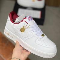 ราคา _ Nike Air Force 1 รองเท้าเหรียญสําหรับผู้ชายและผู้หญิง Af1 รองเท้าผ้าใบสีขาวและสีแดงรุ่นคุณภาพสูงพ (26505098631)