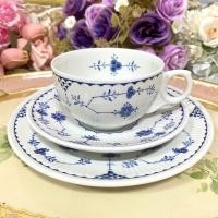 ราคา Furnivals Limited England Blue Fluted Teacup Trio Set ชุดถ้วยชา (19745208351)