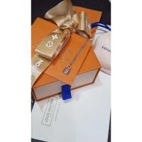 ราคา สร้อยข้อมือ เงินแท้หลุยส์ (1534907411)