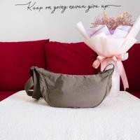 ราคา UNIQLO Round Mini Shoulder Bag (มือสอง) (24174301924)