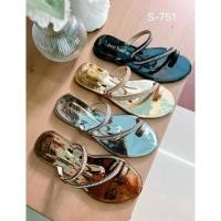 ราคา รองเท้าแตะ แบบคีบ สายเพชร ไซส์ 36 - 40 แบบคาดไขว้เพชร สีสวย พื้นนุ่มน่าใช้ (8432209170)