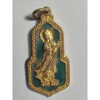 ราคา เหรียญเจ้าแม่กวนอิม ลงยาเขียวปางประทานพรโปรยน้ำทิพย์ หลังพระพุทธปางประทานพร หลวงพ่อเปิ่น วัดบางพระ อธิษฐานจิต M2 (29278087590)