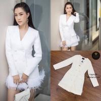 ราคา เดรสทรงสูทแขนยาวสีขาว สไตล์เรียบหรูดูดี เนื้อผ้าอย่างดี ทรงเข้ารูปช่วงเอวชายกระโปรงแต่งขนนกฟูๆ เด้งๆ น่ารักมากจ้า (5862424486)