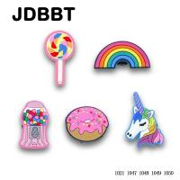 ราคา ชุดตกแต่งรองเท้า ลายดอกไม้ สายรุ้งยูนิคอร์น กันลื่นด้วยยาง พร้อมเข็มขัดหัวรองเท้า (54103101525)