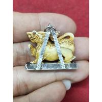 ราคา เครื่องรางสิงห์ทรงเครื่อง,าเก่าเลี่ยมกระเช้าเงินโบราณ (22062705060)