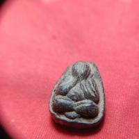 ราคา พระปิดตาองค์เล็กเนื้อผงเก่าไม่ทราบที่ (40519845683)