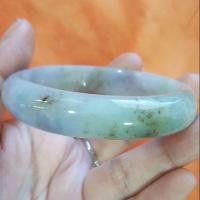 ราคา กำไลหยกธรรมชาติแท้ หยกพม่า หยกสามสี ฮกลกซิ่ว วงใน 58.6mm (1049789214)