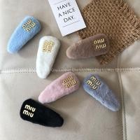 ราคา Miu Miu ฤดูใบไม้ร่วงและฤดูหนาว Plush Miu กิ๊บติดผม Niche Ins High-end Bangs คลิปอเนกประสงค์ยอดนิยม BB คลิป Retro French Inter (41372220924)