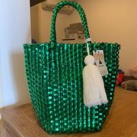 ราคา กระเป๋า niko and… แท้ ขนาด 13*27*24 จากญี่ปุ่นสีเขียว พู่ขาว เป็นพลาสติกสาน มือ1ป้ายห้อย (21188298705)