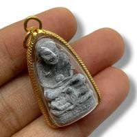 ราคา หลวงปู่ทวดเหยียบน้ำทะเลจืด เนื้อมวลสารแร่นิลดำ เลี่ยมกรอบทองผ่าไว้กันน้ำอย่างดี (27315664682)