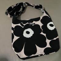 ราคา ส่งฟรี ย่าม marimekko สีดำชมพู (8503460145)