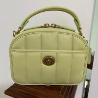 ราคา Coach (used) Lunchbox สีเขียวมะนาว ของแท้ (24571408222)