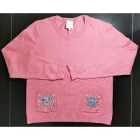 ราคา Lyn Around Used Like New เสื้อสเวตเตอร์​ผ้านิตแบบบาง​ สีชมพู แต่งลายปักกระเป๋าที่ชายเสื้อ (13920576407)