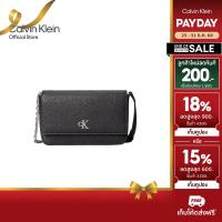 ราคา CALVIN KLEIN กระเป๋าสะพายข้างผู้หญิง Archive Hardware Flap Crossbody Bag รุ่น 4K1033G UB1-สีดำ (44417649685)