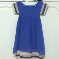 ราคา ชุดเดรสแขนสั้น ตัวเสื้อสีน้ำเงิน ปลายแขนกับชายกระโปรงเล่นสีขาว-ดำ ผ้าชีฟอง เลื่อน-ดู-ขนาด (36395864)