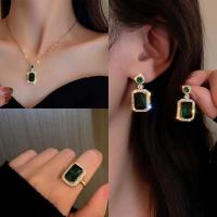 ราคา ชุดเครื่องประดับ สร้อยคอ ต่างหู แหวน จี้พลอยมรกต ทรงสี่เหลี่ยม หรูหรา สไตล์วินเทจ 3 ชิ้น ต่อชุด (25018085496)