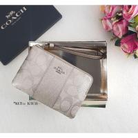ราคา ส่งฟรี!! คล้องมือCOACHแท้นำเข้าเอง✈พร้อมส่งความสวยถึงบ้าน F38655 BOXED METALLIC สวยเรียบหรู ใบนี้สวยมากค่ะ (3087572160)