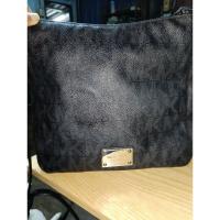 ราคา กระเป๋ามือสอง Michael Kors สีดำ ลาย MK พร้อมส่ง (29018866362)