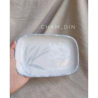 ราคา สินค้ามือสอง จานเซรามิคเคลือบ สีขาว ลายใบหญ้าสีฟ้า (9063637157)