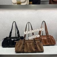 ราคา Charles & Keith Britton Ruched Shoulder Bag กระเป๋าสะพายไหล่ หนังกลับ แท้จากช็อป (42274809863)