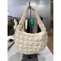 ราคา ส่งต่อ COS Quilted Mini Bag สี off white มือสองสภาพดีมาก (26616039914)