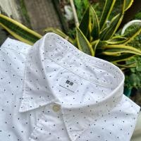 ราคา KEMEJA UNIQLO เสื้อเชิ้ตผ้าฝ้ายแขนสั้นลายจุดสีขาว (L) (41505825952)