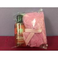 ราคา Sale‼️พร้อมส่ง!!! The Body Shop STRAWBERRY BATH & SHOWER GEL 60ml พร้อมใยขัดผิว (797844744)