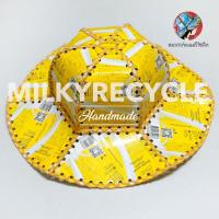 ราคา หมวกกล่องนมรีไซเคิล ทรงปีกตรง ทรงคาวบอย จากกล่องนมยี่ห้อต่างๆ หลายโทนสี เส้นผ่านศูนย์กลางศีรษะประมาณ 7 นิ้ว (4460180771)