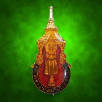 ราคา เข็มกลัด หลวงพ่อบ้านแหลม พระประจำวันพุธ (พระปางอุ้มบาตร) วัดบางใหญ่ สมุทรสงคราม (เนื้อโลหะกะไหล่ทองลงยาเคลือบเรซิ่น) (44600866373)