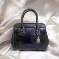 ราคา กระเป๋าแบรนด์ pierre cardin paris สีดำอมม่วงหนังแท้มือสองตู้ญี่ปุ่น (18087427469)