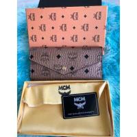 ราคา กระเป๋าตังค์หน้าจดหมาย MCM สีโรสโกลด์ (6488004167)