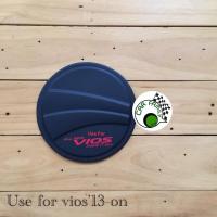 ราคา carfamily304 ﻿ครอบฝาถังน้ำมันดำด้านโลโก้แดง VIOS รถปี 2013-2018 (2277667144)