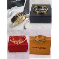 ราคา กำไลข้อมือแบรนด์เนม สร้อยข้อมือ งานสวย พร้อมส่ง!! (17812195732)