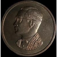 ราคา เหรียญในหลวงรัชกาล ที่ 9 เหรียญคุ้มเกล้า เนื้อนวโลหะ ปี2522 (24413834590)