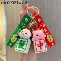 ราคา ไพ่นกกระจอกพวงกุญแจจี้การ์ตูนน่ารักโชคลาภสีแดงขนาดกลางไพ่นกกระจอกรถพวงกุญแจกระเป๋าจี้สร้างสรรค์ของขวัญขายส่ง (48053640717)