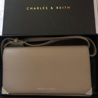 ราคา กระเป๋า Charles & keith (กล่อง ถุงผ้า ครบ) (2832960171)