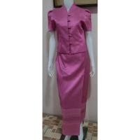 ราคา ชุดเซ็ทผ้าไหมลาวทอยกดอก มือ 1 สีชมพู งานแบรนด์หลวงพระบาง เสื้ออก 36 เอว 32 ยาว 20 วงแขน 18+ผ้าถุงเอว 30 สะโพก 39 ยาว 38 (41617356266)