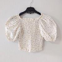 ราคา H&M เสื้อครอปสม็อคแขนพอง ลายดอกเล็กๆน่ารัก (22474512455)