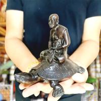 ราคา หลวงปู่หลิว วัดไร่แตงทอง ประทับบนหลังพญาเต่าเรือนมหาเศรษฐี (หน้าตัก3นิ้ว สูง18ซม.)เนื้อโลหะผสมชนวนเก่า (20805341871)