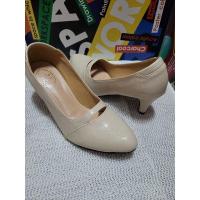 ราคา รองเท้าคัชชูสีครีม ทรงสวย ใส่สบาย ส้นสูง 2 นิ้ว (6318251043)