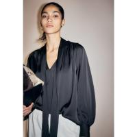 ราคา H&M(เอชแอนด์เอ็ม) เสื้อเชิ้ตผ้าชีฟองคอผูก Women Tie-neck chiffon blouse 1271196_4 (40773988569)