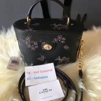 ราคา Coach เชี่ยนหมากสีดำลายช่อดอกไม้ (3115799881)